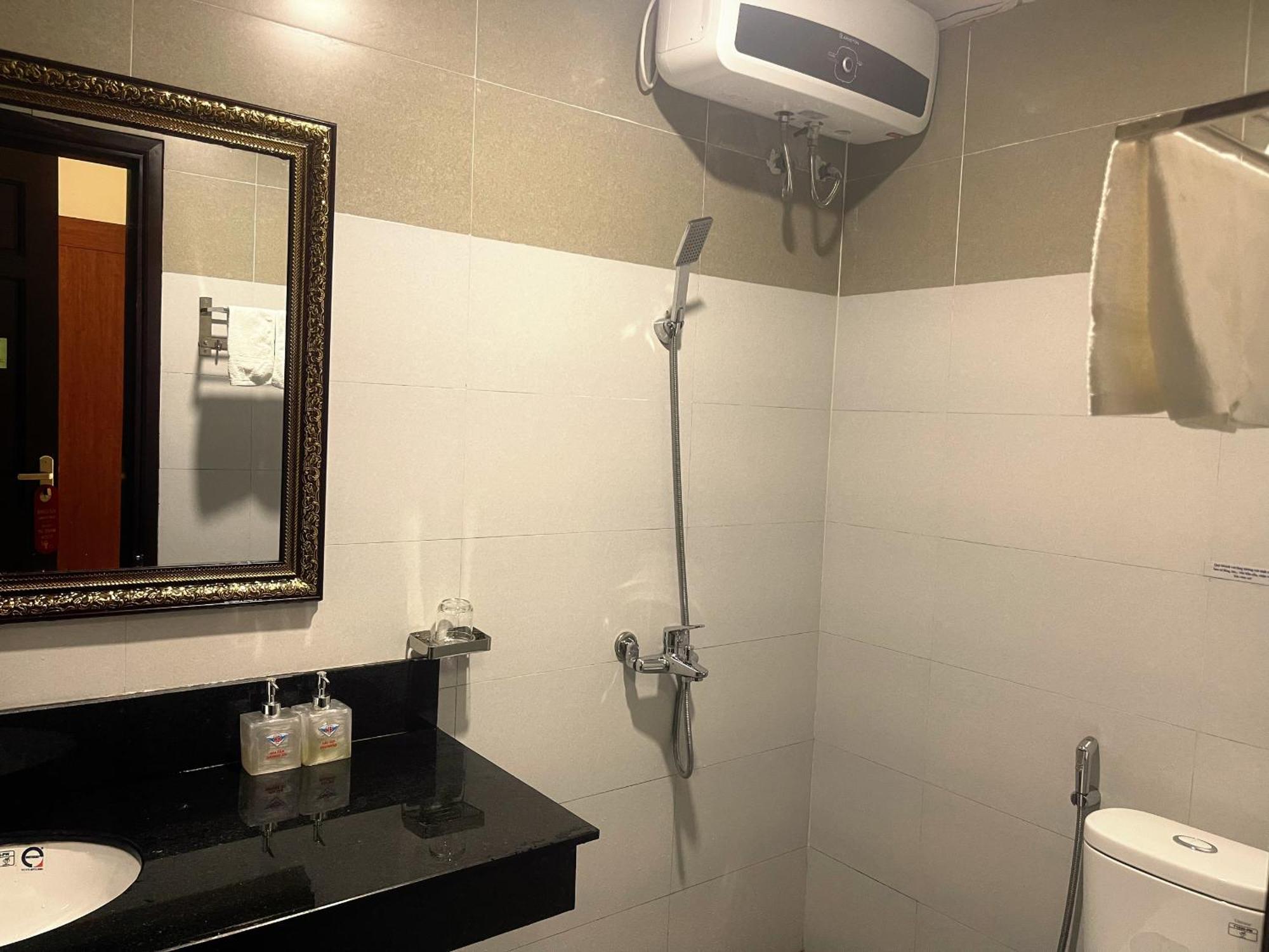 Hotel Khach San Hoa Binh Quang Tri Dong Ha Zewnętrze zdjęcie